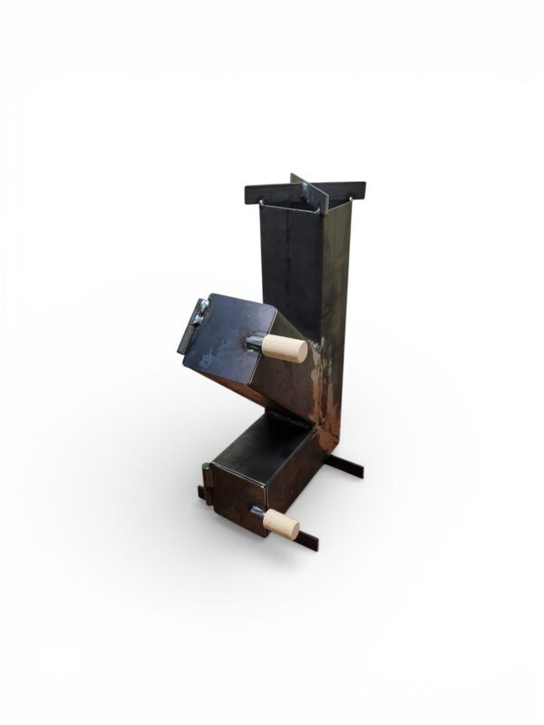 Mały piecyk rakietowy z drzwiczkami